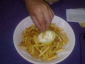 Have some fries! https://twitpic.com/o03dc (Testing tweetdeck/twitpic integration)