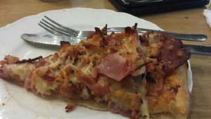 Caveman pizza! (@ Steveston Pizza in Quezon City)